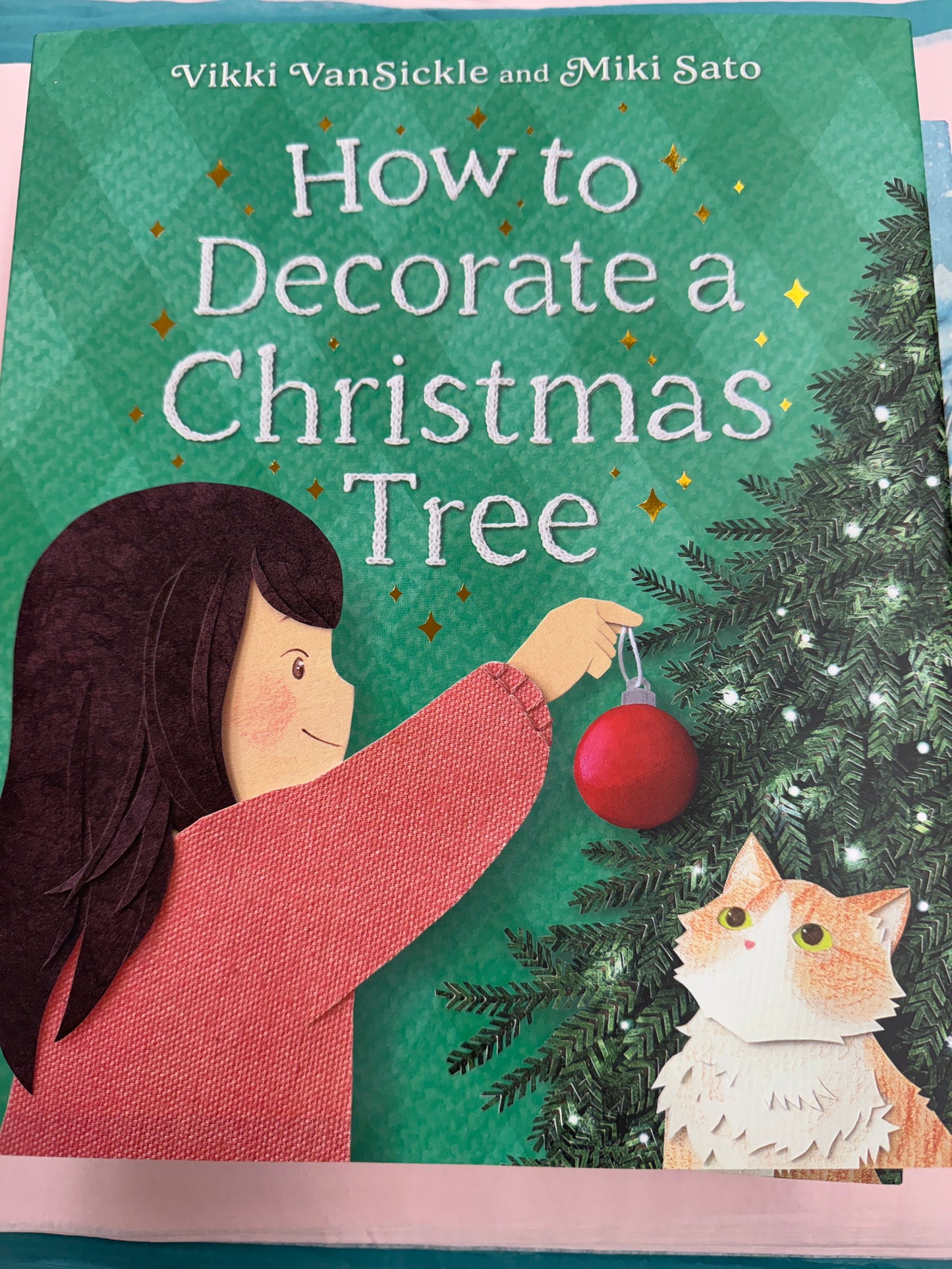 How To Decorate a Christmas Tree