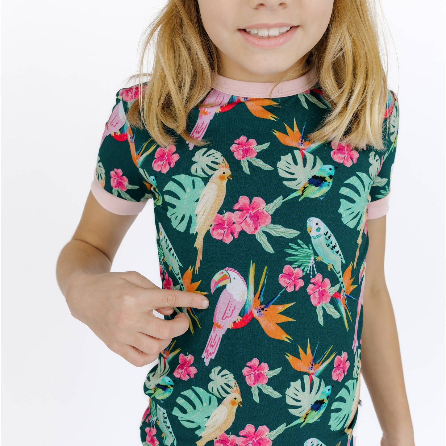 Isla Botánica Tropical Birds Two-Piece Bamboo Short Sleeve Pajama Kids Pants Set